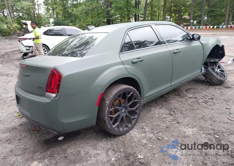 2020 Chrysler 300 300S Awd z USA, uszkodzony, nr VIN 2C3CCAGG1LH131620